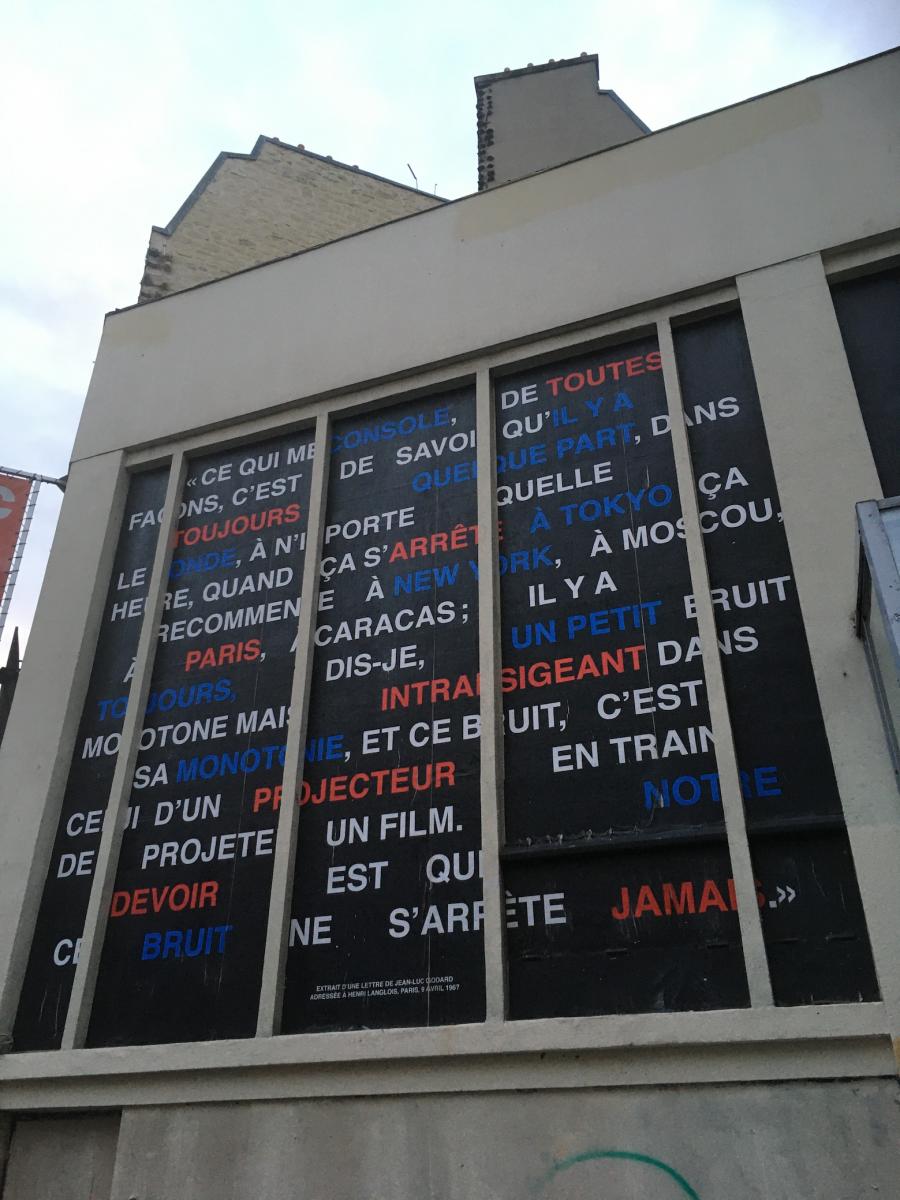 (9) La Clef, oostgevel, oktober 2020: citaat van Jean-Luc Godard