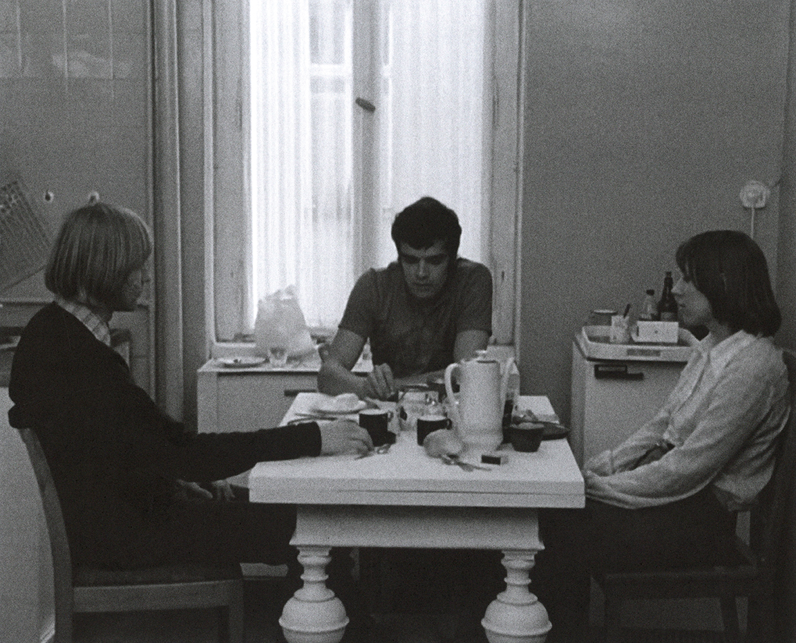 (5) Günter Peter Straschek (midden), Carlos Bustamante (links) en Johannes Beringer (rechts) op de set van Labriola (1970). Foto: Michael Biron. (5) Günter Peter Straschek (midden), Carlos Bustamante (links) en Johannes Beringer (rechts) op de set van Labriola (1970). Foto: Michael Biron.