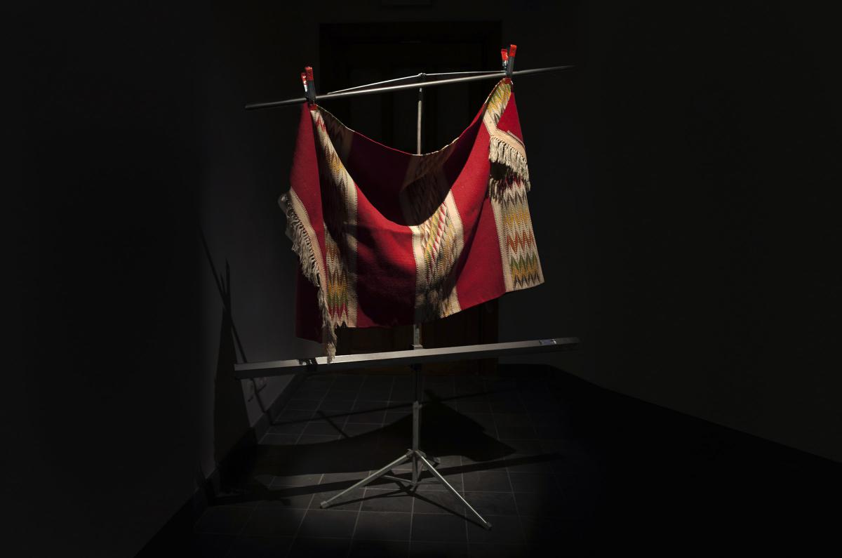 (7) Untitled Carpet (Nida Sinnokrot, 2008) installation view by Tom Callemin