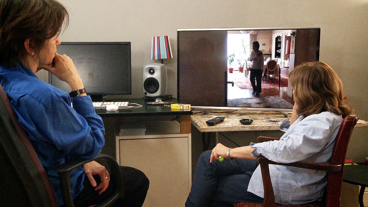 (2) Chantal Akerman en Claire Atherton tijdens de montage van No Home Movie (2015) (2) Chantal Akerman en Claire Atherton tijdens de montage van No Home Movie (2015)