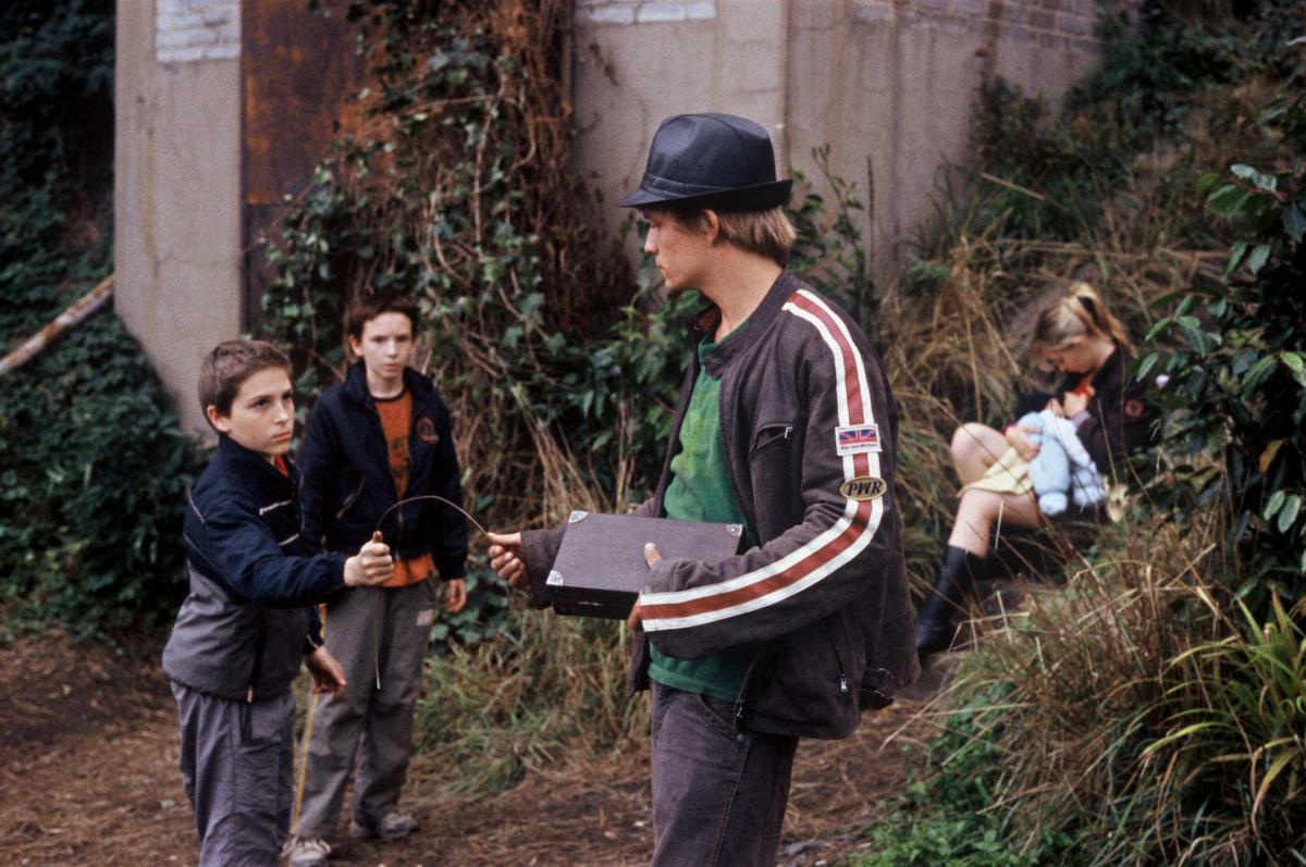 (1) L'enfant (Jean-Pierre Dardenne & Luc Dardenne, 2005) (1) L'enfant (Jean-Pierre Dardenne & Luc Dardenne, 2005)