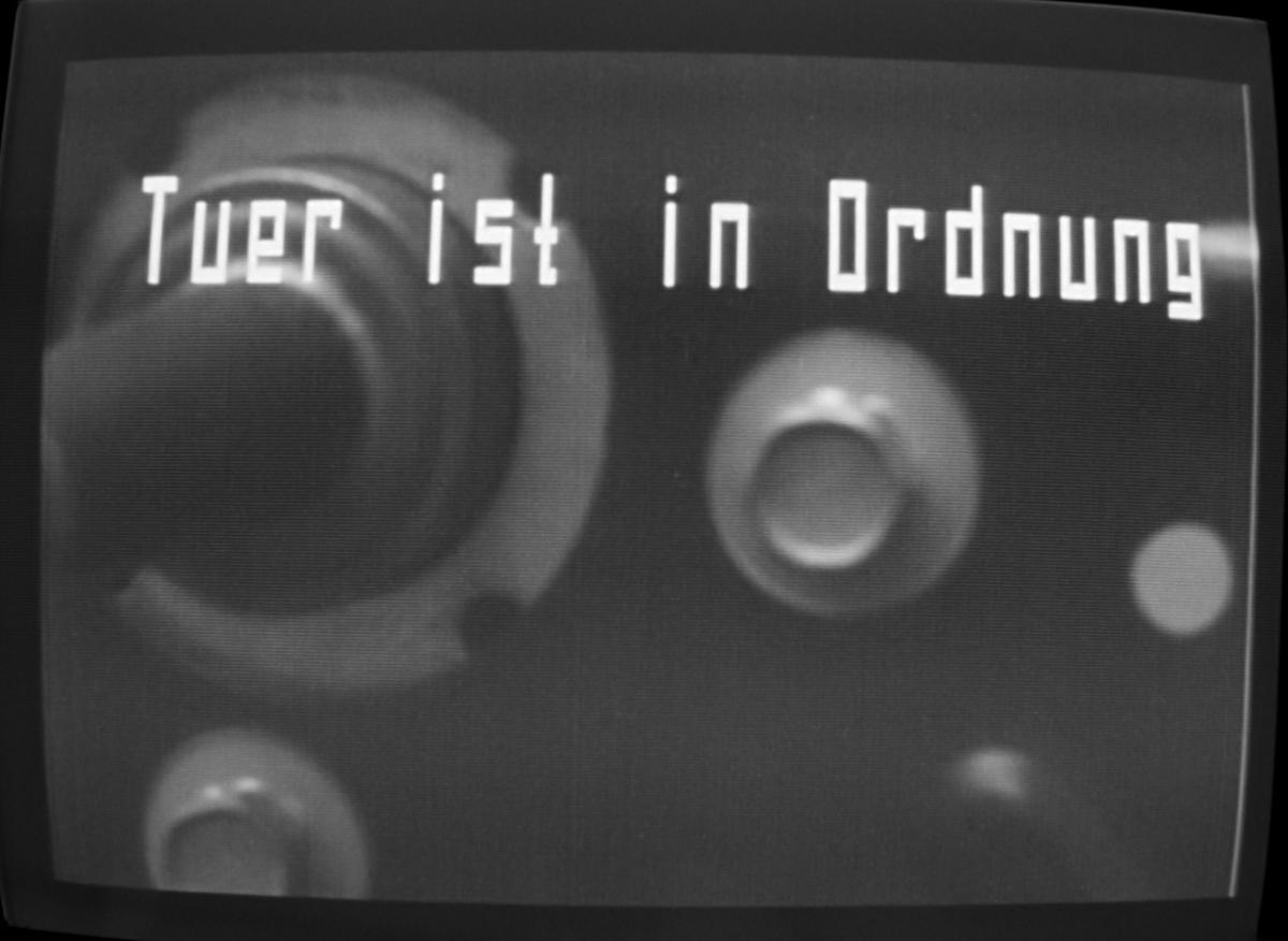 (3) Bilder der Welt und Inschrift des Krieges (Harun Farocki, 1989). Photo: "Images of the World and the Inscription of War" © Harun Farocki 1988 (3) Bilder der Welt und Inschrift des Krieges (Harun Farocki, 1989). Photo: "Images of the World and the Inscription of War" © Harun Farocki 1988