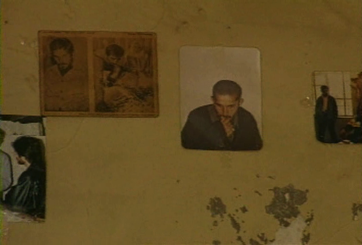 (1) Close-Up Long Shot (Mamhoud Chokrollahi & Moslem Mansouri, 1996) (1) Close-Up Long Shot (Mamhoud Chokrollahi & Moslem Mansouri, 1996)