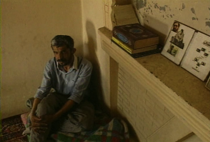 (5) Close-Up Long Shot (Mamhoud Chokrollahi & Moslem Mansouri, 1996) (5) Close-Up Long Shot (Mamhoud Chokrollahi & Moslem Mansouri, 1996)
