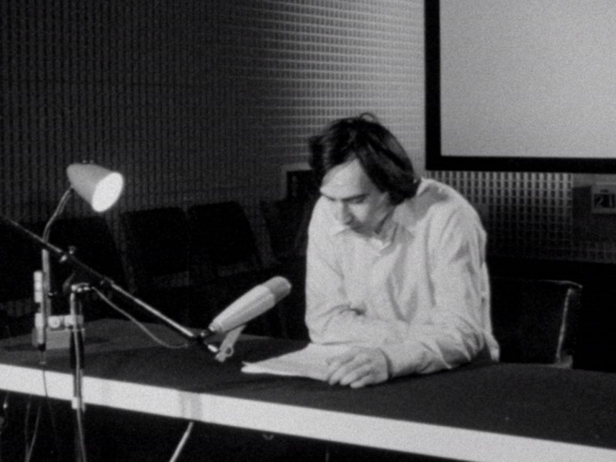 (3) Günter Peter Straschek in Einleitung zu Arnold Schoenbergs Begleitmusik zu einer Lichtspielscene (Jean-Marie Straub, 1973) (3) Günter Peter Straschek in Einleitung zu Arnold Schoenbergs Begleitmusik zu einer Lichtspielscene (Jean-Marie Straub, 1973)