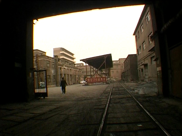 Tiexi qu [West of the Tracks] (Wang Bing, 2002)